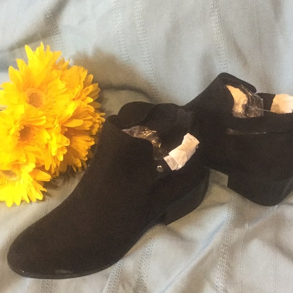 BLACK VEGAN SUEDE MOTO ALMOND TOE BOOTIE BOOTS - Picture 4 of 8